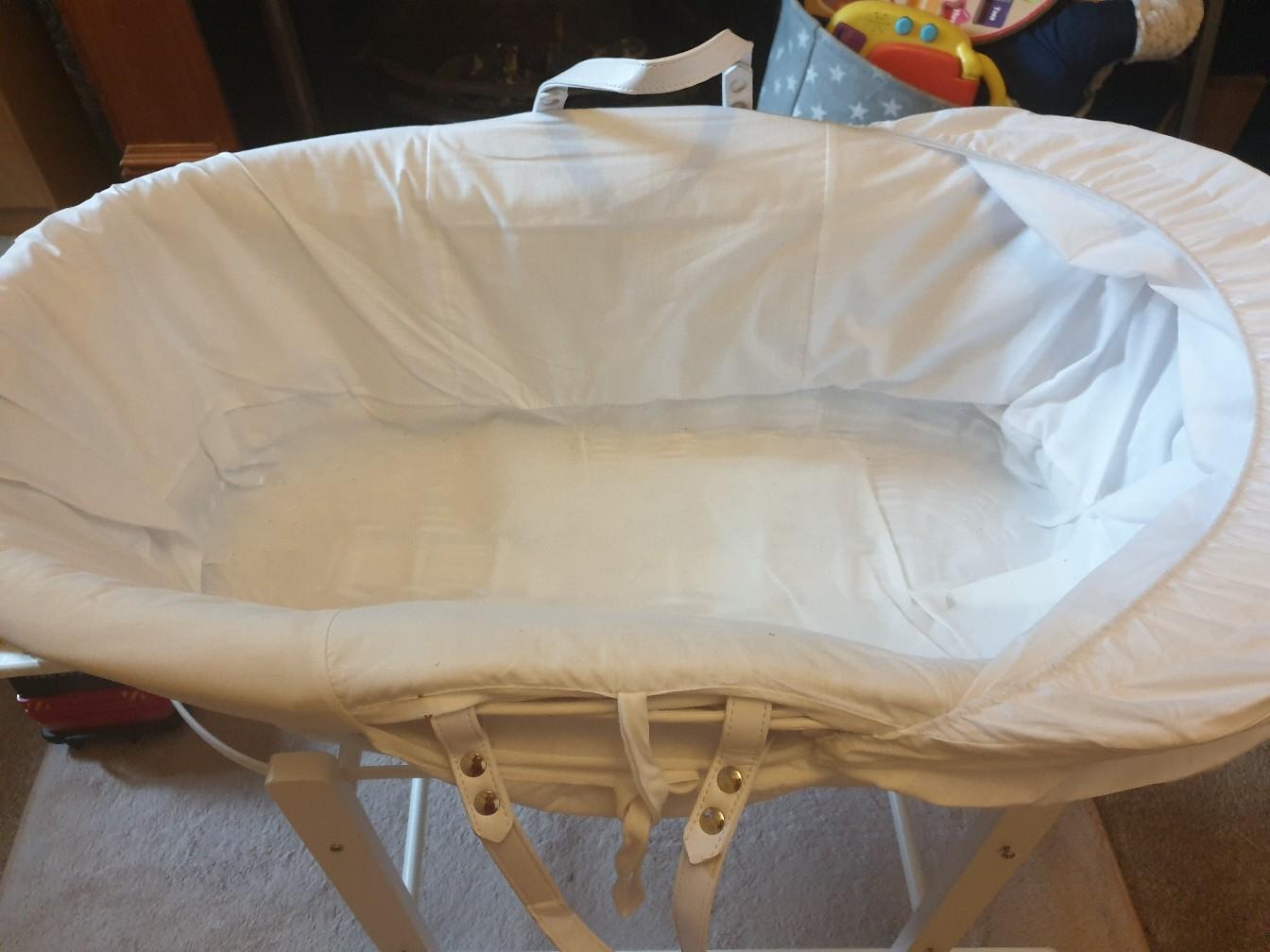 thumbnail image 2 of FYLO Pod Grey Wicker Moses Basket With Rocking Stand & Mattress – White Dimple Bedding 2 of 3