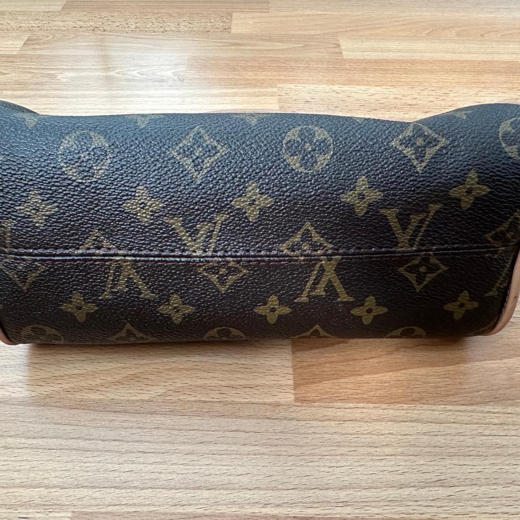 Louis Vuitton Holdall Mini Bag

Sold as seen.. Please see all photos

23x12 cm

Cash on collection from Ladbroke Grove, W10

Any questions please ask

All my items come from a clean, pet and smoke free home

Please see my other listings...
