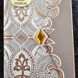 Brand New:
Note Pad & Mirror.
Ideal For Handbag
4" x 3"