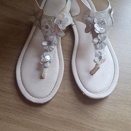 Size 4 Pretty white sandals. collection wn4 or post for postage cost (light)