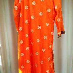Asian 3 piece orange and cream suit.  Kameez comes with cream trousers with a beautiful dupatta.  Ideal to wear casually or to a celebration.  

CASH ON COLLECTION ONLY.

HAVE MANY OTHER NEW OR GOOD CONDITION ASIAN SUITS AND KAMEEZ FOR ALL OCCASIONS.  PLEASE ENQUIRE.