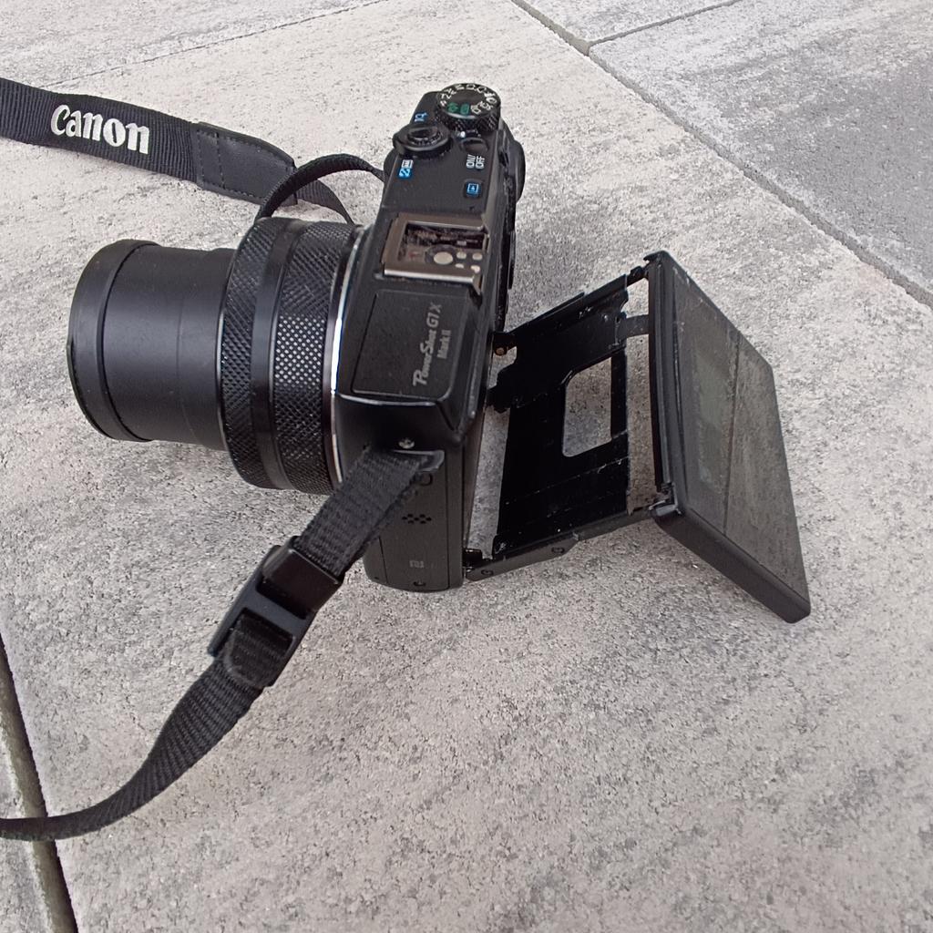 Kamera mit Tasche und Ersatzakku
NP 1000€