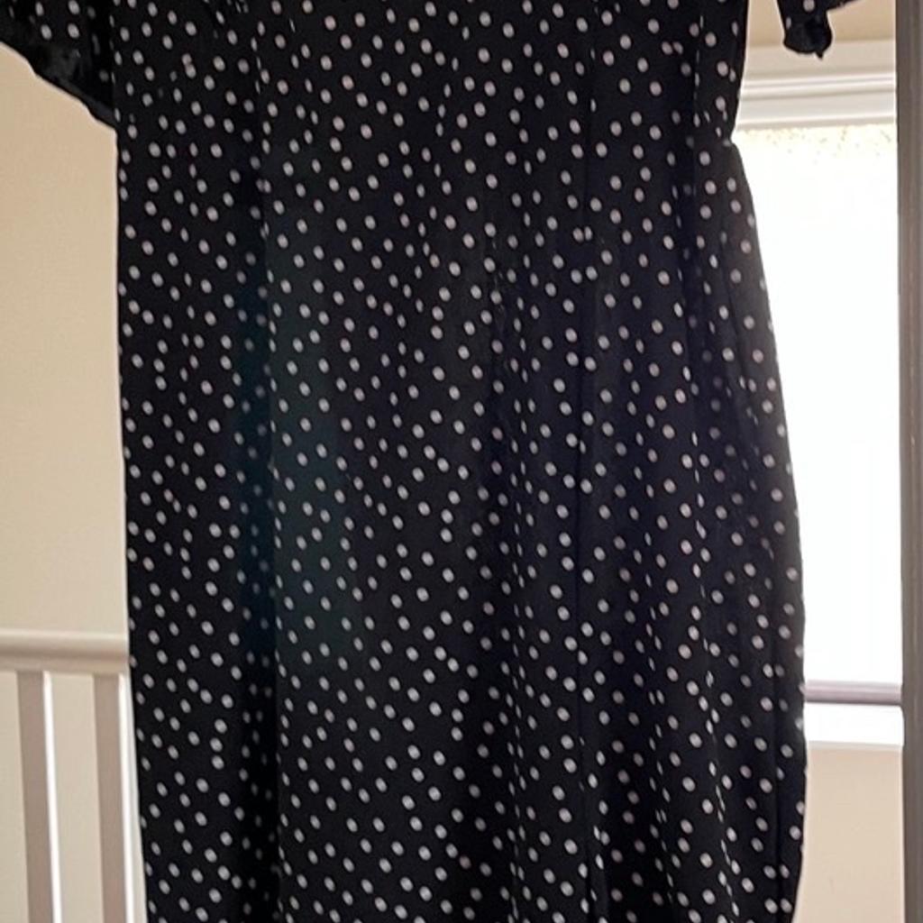 Ladies dress Black/White spotted
Size 16
Collect only