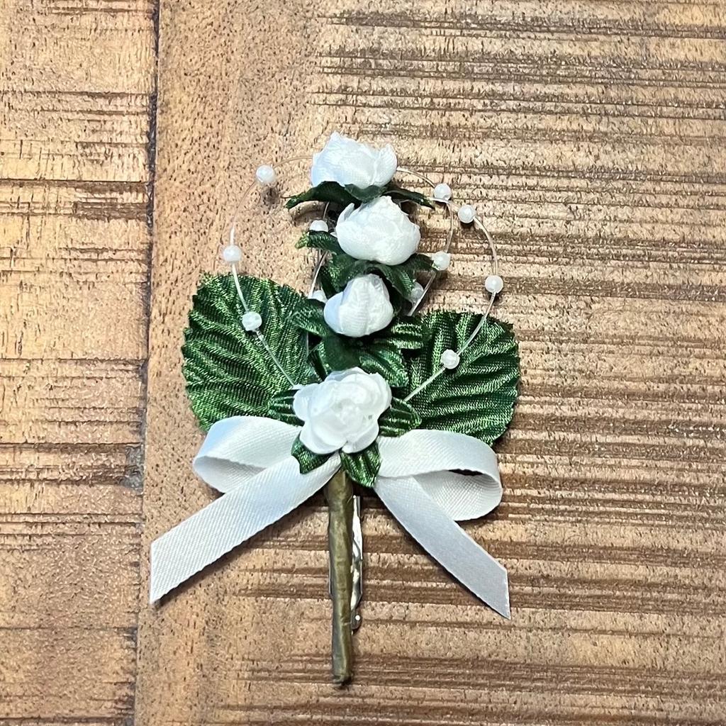 Ich verkaufe 24 Stück Anstecker in weiß-grün mit Perlenbänder und Sicherheitsnadel

Versand 5€

Gerne mache ich Ihnen haltbare Hochzeitsdekoration mit Trockenblumen und echten konservierten Rosen die sind jahrelang haltbar und bleiben strahlend schön wie frisch gepflückt!