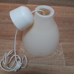 weißer Lampenschirm aus Hartplastik von Ikea, Modell Melodi, siehe Foto's