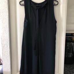 Wunderschönes Sommerkleid in dunkelblau
von H&M. Größe 38 passt aber auch bei 36 super.

Privatverkauf daher keine Gewährleistung, Garantie oder Rücknahme. Selbstabholung oder Versand (Kosten trägt Käufer)