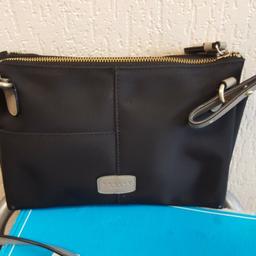RADLEY LONDON LADIES SHOULDER BAG

CONDITION: USED

SOME WHITE MARKS PLEASE SEE PICTURES 2 AND 3 FOR DETAILS, THANKS

APART FROM THAT IT IS IN A VERY GOOD CONDITION.

PLEASE VIEW PICTURES FOR DETAILS, THANKS.