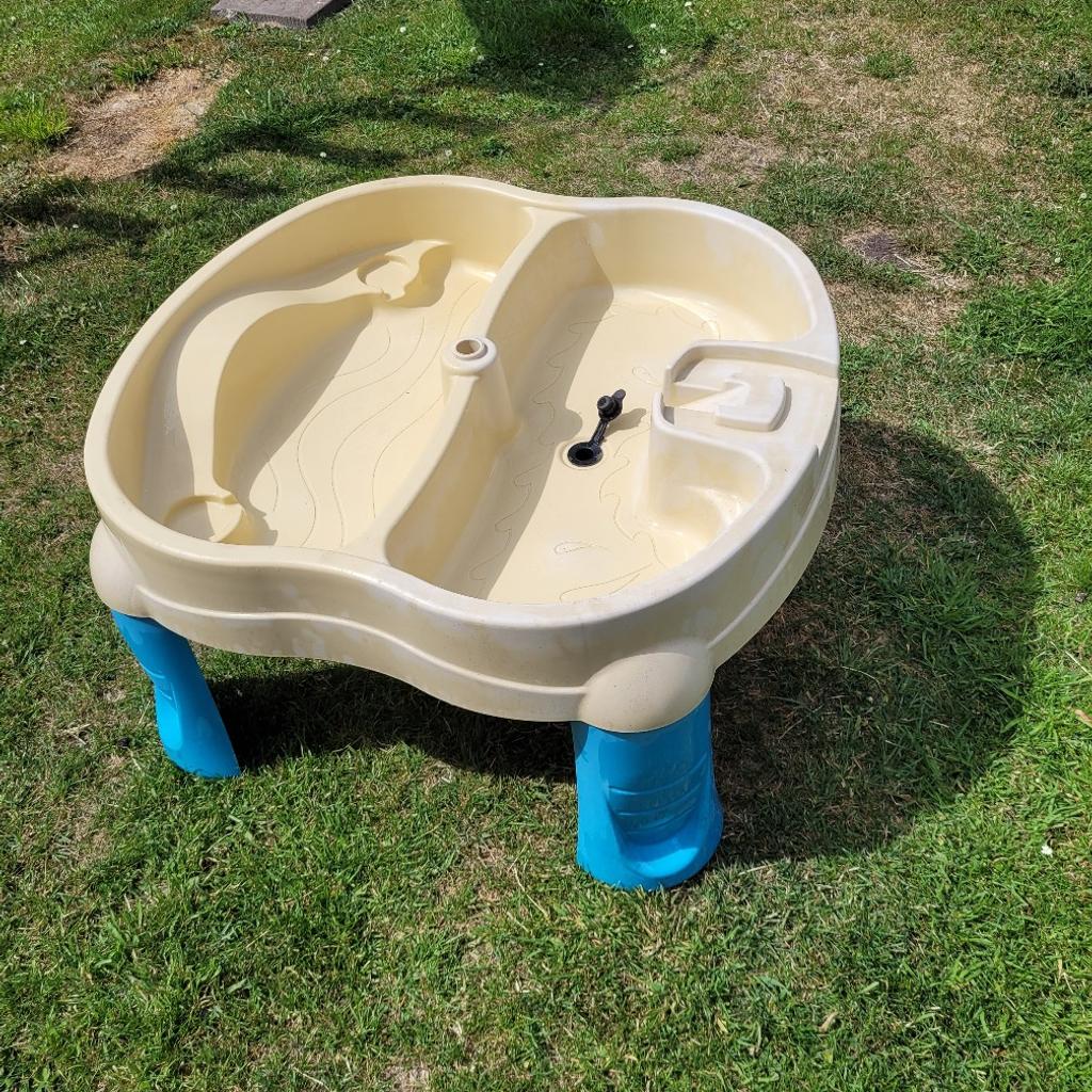 Step2 sand and water table in WV2 Wolverhampton für gratis zum Verkauf