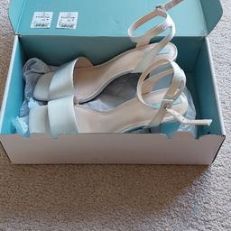 NEXT bridal wedding shoes. Ivory/off white colour, satin, size 5/38. Worn for an hour for my ceremony then taken off and stored. Block heel, ankle straps. Still for sale in Next for £48. Beautiful bridal shoes, I'll just never wear them again.
Collection only please from WV5.