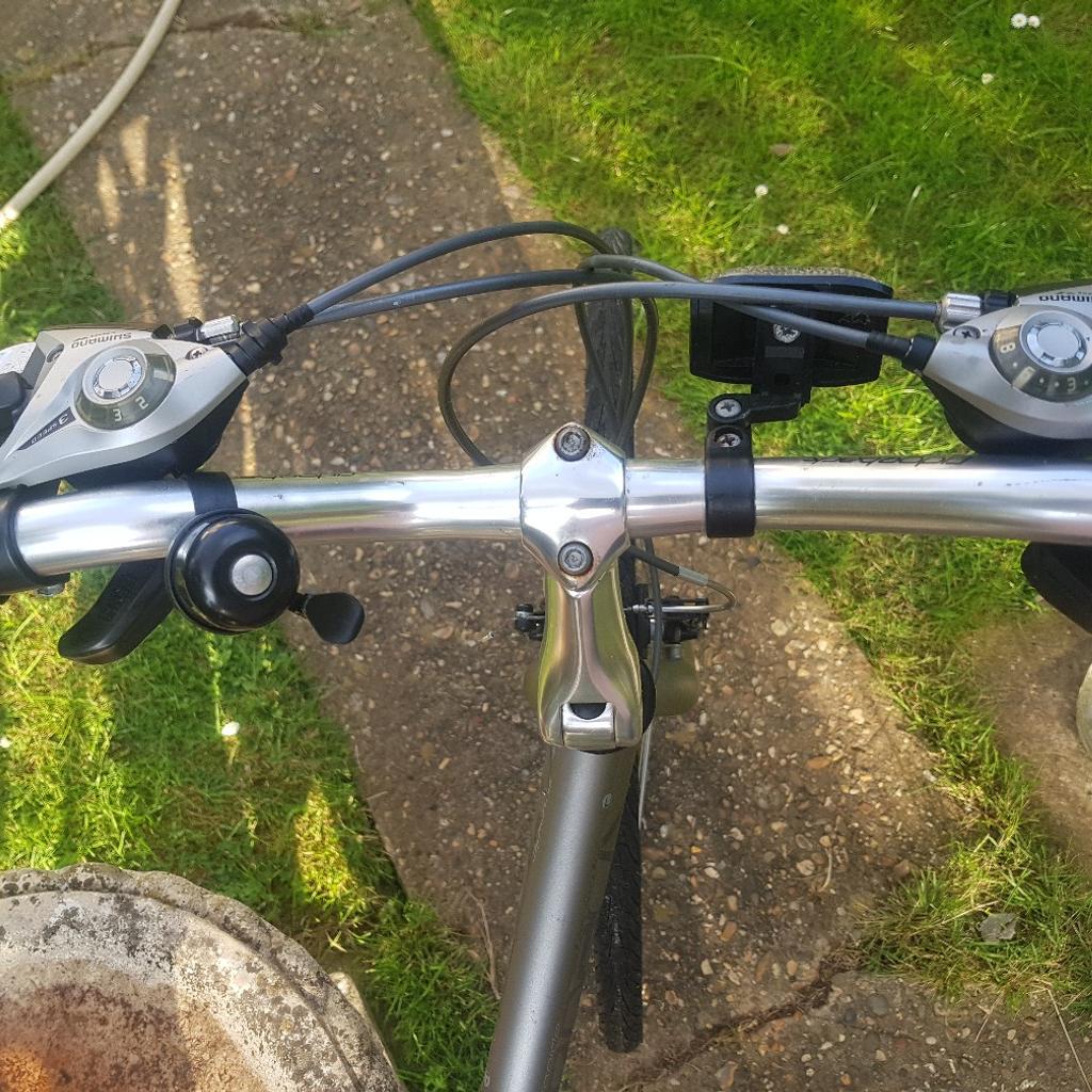 This is an excellent Ridgeback bike with 24 gears.
Been well maintained and get in very good working order.
Step through frame and 24 speed gears.
Hardly used and ready to ride.
A great bargain and perfect for some summer riding and commuting.
Any questions please ask.