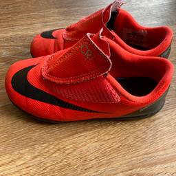 Nike CR7 astroturf boots toddler size 10.
Velcro fastening flap at front.
Collection B31 3TH