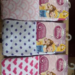 new 3 Disney princesses socks size 9 to 12 for girls.
collect bl3