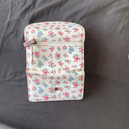 Relisted
New Cath Kidston fold over purse
White oil skin
Unwanted gift so never used.
Has slight mark on bottom corner but hardly noticeable. See pic 1
Collection only
Please see my other items.