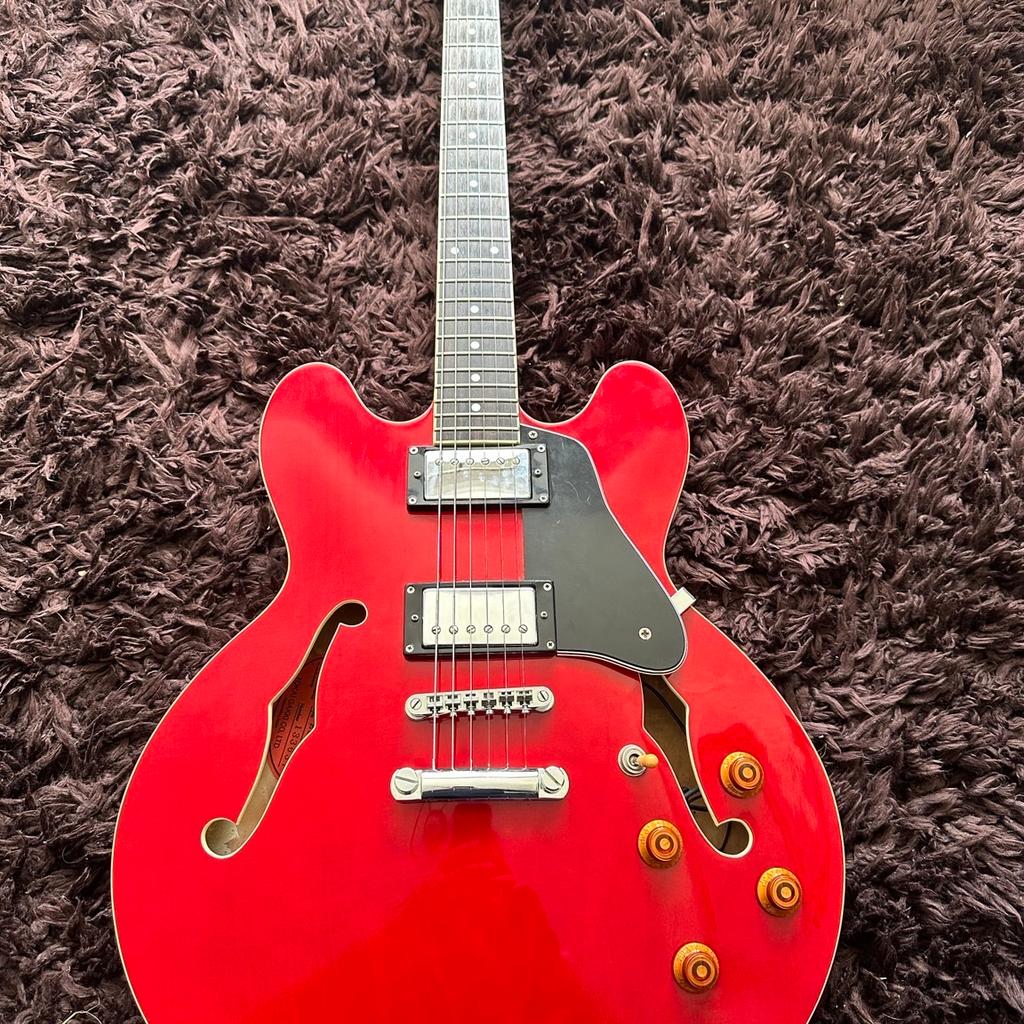 A great guitar. Only reason for selling is I don’t use it anymore