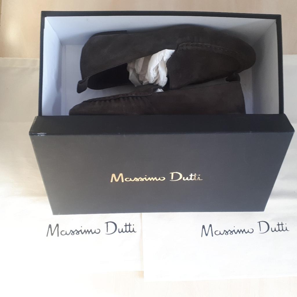 Womens Massimo Dutti size 5 grey shoes. Comes with two shoe dust bags & shoe box.