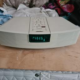 BOSE WAVE AM/FM RADIO AWR123

spares or repairs

powers up but no sound just a pop noise every 10 seconds

missing bottom battery cover