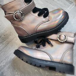 stunning 😍 size 5 iridescent boots brand new from smoke and pet free home pick up only l10 don't deliver