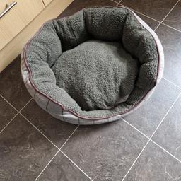 lovely dog bed
New tried once but my dog don't like it
open to sensible offers