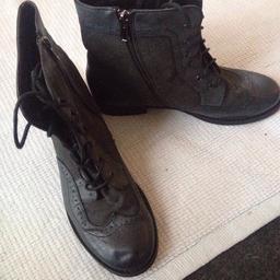WORN A COUPLE OF TIMES ONLY 

SOME PEEL AT TOP (EXPANDED TO SHOW) HARDLY NOTICEABLE AND BOOTS LOOK LOVELY WHEN ON

*** IF YOU CAN SEE THE LISTING – ITEM IS STILL AVAILABLE ***

ADVERTISED ON OTHER SELLING SITES. CASH ONLY, NO RETURNS, NO REFUNDS OR COURIER COLLECTIONS & DELIVERY IS NOT POSSIBLE. NO RESERVE (HOLDING) - FIRST TO COLLECT ASAP!!