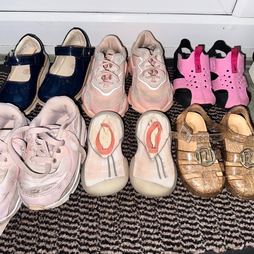 Lots Of 6 Pairs Baby Girl Multicolor Adidas, Nike, Etc Shoes
These are all infant shoes sizes 5.5- 7.5 Uk

Nike Shoes Infants Air Max 90 Leather Barely Rose White Black size Uk 7.5 RRP £50
adidas Originals OZWEEGO Girls- Trainers UK 5 1/2 RRP £35

Clarks Girl's Crown Jump K Loafers UK 6 1/2 RRP £35
Nike Sunray Protect 2 baby sandal Uk 5 1/2 RRP £20
Plaid Warm Baby Booties UK 6 RRP £17
Mini Girls Glitter Heart Jelly sandal - Gold UK 6 RRP £10