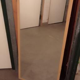 Spiegel auf Holzrahmen, Maße: 116 cm hoch, 52 cm breit.
Nur Abholung!