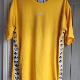 Men's Adidas t-shirt
Yellow
Size medium
Good condition