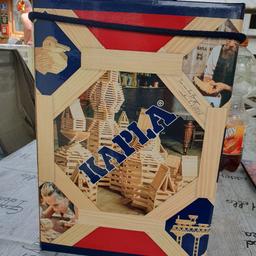 4x Holzbausteine Kapla 200er Box.
Je Box 35€. 
Bei Mehrabnahme kann man über den Preis reden