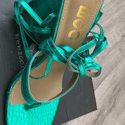 Brand new stunning green tie round the ankle with chunky funky heel
Size 5
Too small 😔