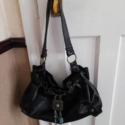 Nice bag with turquoise bead detail at front.
As new unused cond.
fy3 layton or canbpost for extra