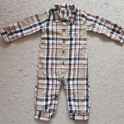 Baby Jumpsuit Hemd wurde ausgepackt , 1x gewaschen aber nicht getragen
daher wie Neu :)
nur selbstabhollung...