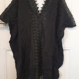 Ladies Cover up, size M (10-12)
Worn once so in great condition, been stored away hence the creases..
Collection or can post