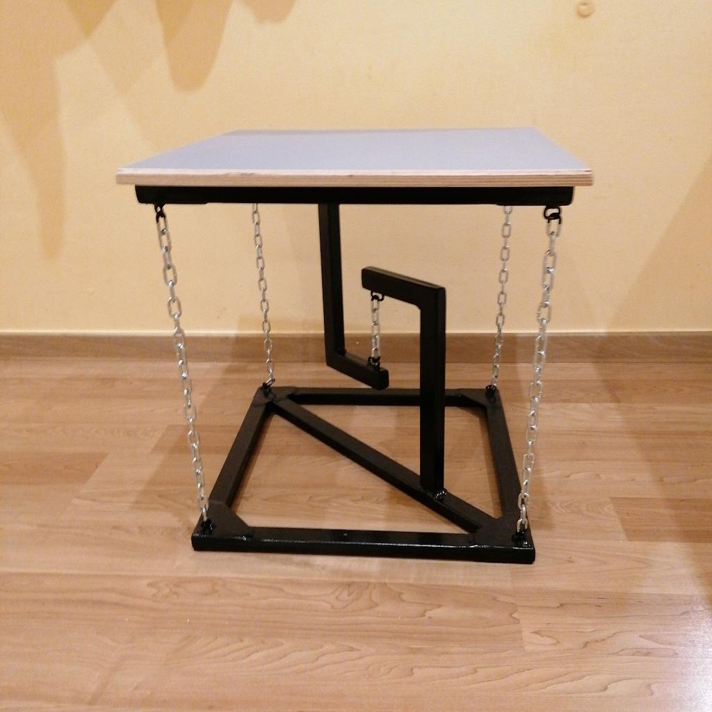 Design Tisch, Stuhl aus Stahlrohr, Lackierung :schwarz metallik. Maße ca. Höhe 50 cm, Breite 50 cm. Belastbar bis ca 80 Kg. Gewicht ca. 10 kg.
Nur Abholer, Kein Versand.
