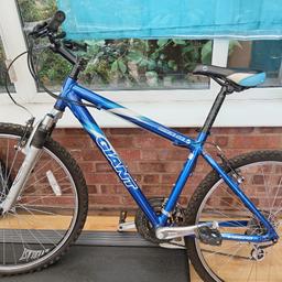 26 inch wheels, front suspension, good condition, unisex, blue and silver
15/16 inch small