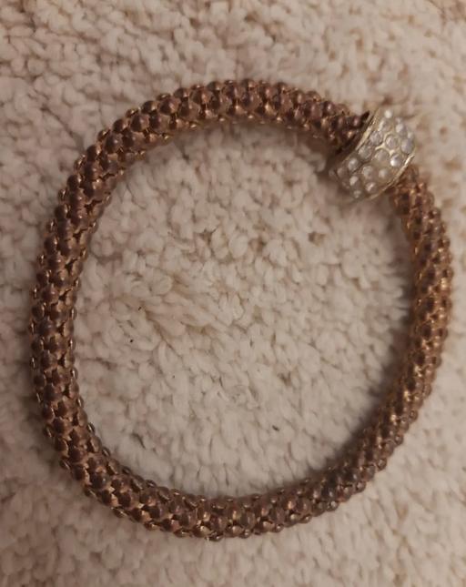 Buy & Sell Surrey Guildford - Photos for gold coloured, expandable metal bracelet