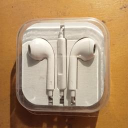 apple iPhone headphones brand new new been used still got the package round the case just missing box

£7 postage is available 

Barnsley

(SCSMMERS WILL BE REPORTED)