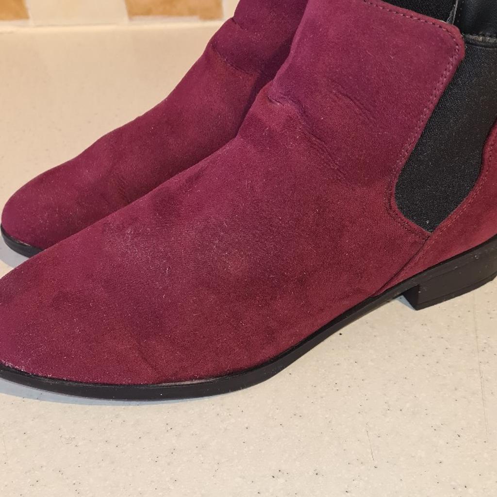 Papaya Ladies Faux Suede Burgundy Chelsea Boots Worn Once. Uk 5.
Footnote...
See photos for condition size flaws materials etc. I can offer try before you buy option if you are local but if viewing on an auction site viewing STRICTLY prior to end of auction.  If you bid and win it's yours. Cash on collection or post at extra cost which is £4.55 Royal Mail 2nd class. I can offer free local delivery within five miles of my postcode which is LS104NF. Listed on five other sites so it may end abruptly. Don't be disappointed. Any questions please ask and I will answer asap.
Please check out my other items. I have hundreds of items for sale including bikes, men's, womens, and children's clothes. Trainers of all brands. Boots of all brands. Sandals of all brands.
There are over 50 bikes available and I sell on multiple sites so search bikes in Middleton west Yorkshire.