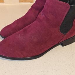 Papaya Ladies Faux Suede Burgundy Chelsea Boots Worn Once. Uk 5.
Footnote...
See photos for condition size flaws materials etc. I can offer try before you buy option if you are local but if viewing on an auction site viewing STRICTLY prior to end of auction.  If you bid and win it's yours. Cash on collection or post at extra cost which is £4.55 Royal Mail 2nd class. I can offer free local delivery within five miles of my postcode which is LS104NF. Listed on five other sites so it may end abruptly. Don't be disappointed. Any questions please ask and I will answer asap.
Please check out my other items. I have hundreds of items for sale including bikes, men's, womens, and children's clothes. Trainers of all brands. Boots of all brands. Sandals of all brands. 
There are over 50 bikes available and I sell on multiple sites so search bikes in Middleton west Yorkshire.
