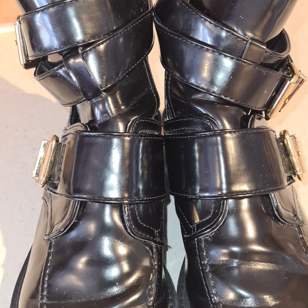 River Island Strappy Ladies Biker Goth Emo Boots. Remarkably Stylish. 1st 2c will buy. Uk 5.
Footnote...
See photos for condition size flaws materials etc. I can offer try before you buy option if you are local but if viewing on an auction site viewing STRICTLY prior to end of auction.  If you bid and win it's yours. Cash on collection or post at extra cost which is £4.55 Royal Mail 2nd class. I can offer free local delivery within five miles of my postcode which is LS104NF. Listed on five other sites so it may end abruptly. Don't be disappointed. Any questions please ask and I will answer asap.
Please check out my other items. I have hundreds of items for sale including bikes, men's, womens, and children's clothes. Trainers of all brands. Boots of all brands. Sandals of all brands.
There are over 50 bikes available and I sell on multiple sites so search bikes in Middleton west Yorkshire.