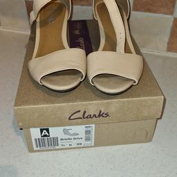 Clarks Ladies Sandals Uk 5.5 BNWB. Nude Colour 1st 2c Will Buy.
See photos for condition size flaws materials etc. I can offer try before you buy option if you are local but if viewing on an auction site viewing STRICTLY prior to end of auction.  If you bid and win it's yours. Cash on collection or po⁸st at extra cost which is £4.55 Royal Mail 2nd class. I can offer free local delivery within five miles of my postcode which is LS104NF. Listed on five other sites so it may end abruptly. Don't be disappointed. Any questions please ask and I will answer asap.
Please check out my other items. I have hundreds of items for sale including bikes, men's, womens, and children's clothes. Trainers of all brands. Boots of all brands. Sandals of all brands. 
There are over 50 bikes available and I sell on multiple sites so search bikes in Middleton west Yorkshire.