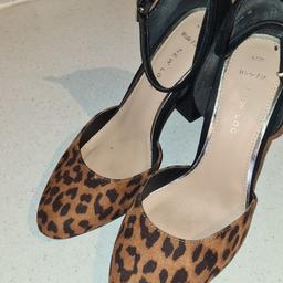 New Look Leopard Print Suede Thick Heels Wide Fit Uk 4 Shoes. Excellent condition. 
See photos for condition size flaws materials etc. I can offer try before you buy option if you are local but if viewing on an auction site viewing STRICTLY prior to end of auction.  If you bid and win it's yours. Cash on collection or post at extra cost which is £4.55 Royal Mail 2nd class. I can offer free local delivery within five miles of my postcode which is LS104NF. Listed on five other sites so it may end abruptly. Don't be disappointed. Any questions please ask and I will answer asap.
Please check out my other items. I have hundreds of items for sale including bikes, men's, womens, and children's clothes. Trainers of all brands. Boots of all brands. Sandals of all brands. 
There are over 50 bikes available and I sell on multiple sites so search bikes in Middleton west Yorkshire.