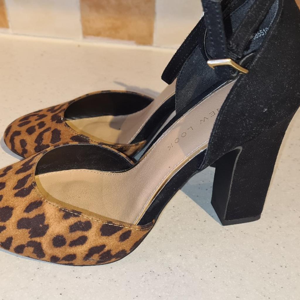 New Look Leopard Print Suede Thick Heels Wide Fit Uk 4 Shoes. Excellent condition.
See photos for condition size flaws materials etc. I can offer try before you buy option if you are local but if viewing on an auction site viewing STRICTLY prior to end of auction.  If you bid and win it's yours. Cash on collection or post at extra cost which is £4.55 Royal Mail 2nd class. I can offer free local delivery within five miles of my postcode which is LS104NF. Listed on five other sites so it may end abruptly. Don't be disappointed. Any questions please ask and I will answer asap.
Please check out my other items. I have hundreds of items for sale including bikes, men's, womens, and children's clothes. Trainers of all brands. Boots of all brands. Sandals of all brands.
There are over 50 bikes available and I sell on multiple sites so search bikes in Middleton west Yorkshire.
