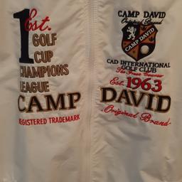 Verkaufe eine Camp David Jacke(nicht original) in Weiss in sehr guten zustand. wenig getragen. Gr. 3XL für Herren