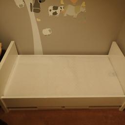 Hi, got really nice cot/bed in white high gloss finish aspen charnwood that can be as a cot or toddler bed. This come with new mattress that got washable cover on it. Cover has been washed to get rid of any dust as bed was just in room for several months, not being used tbh. Mattress packed to prevent dust collection, all screws securely packed. Open to offers.Thanks