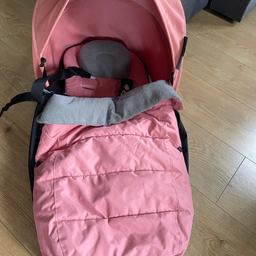 Perfect newborn nest, beautiful colour … used 5 minths only.. coming with new raincover.. . Might tiny signs of wear, see pics …. Not emails, not delivery arrange by buyer….