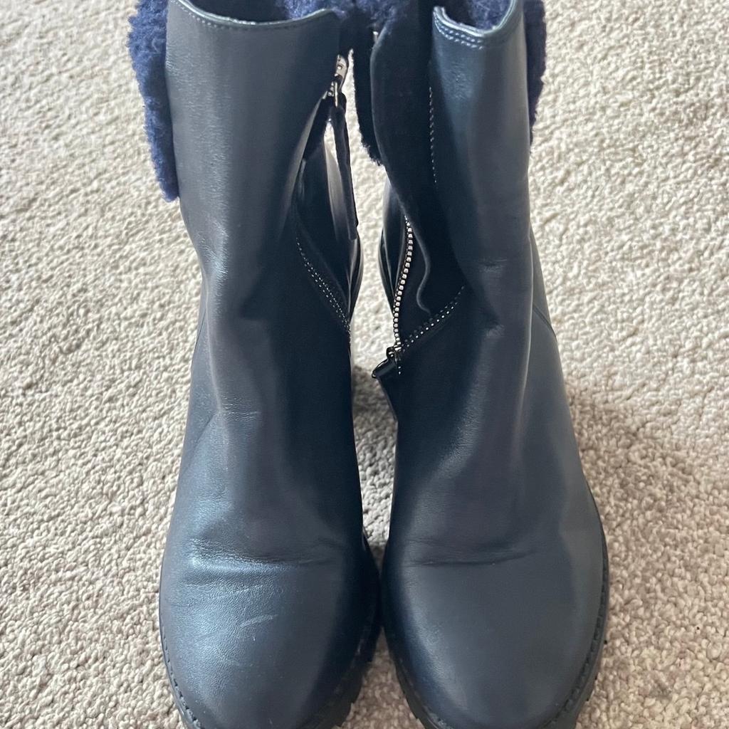 Hi and welcome to this beautiful looking rare Dion Lee Leather Ankle Boots Size Uk 3 Eur 36 in perfect condition thanks