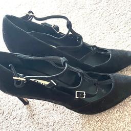 Hi and welcome to this beautiful looking ladies Dune Suede Strappy Court Shoes Size Uk 6 Eur 39 in perfect condition thanks