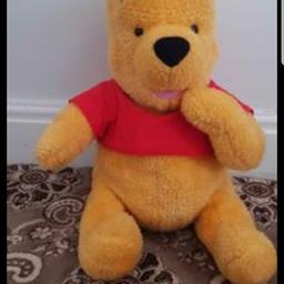 2001 Fisher Price Disney Winnie the Pooh My Talking Pooh Jumbo Large  24" Plush

Preowned 

has been tested and works amazing. 

Requires 3 A4 batteries

Batteries not included
Smoke and pet free home 
No time waster plz cash on collection