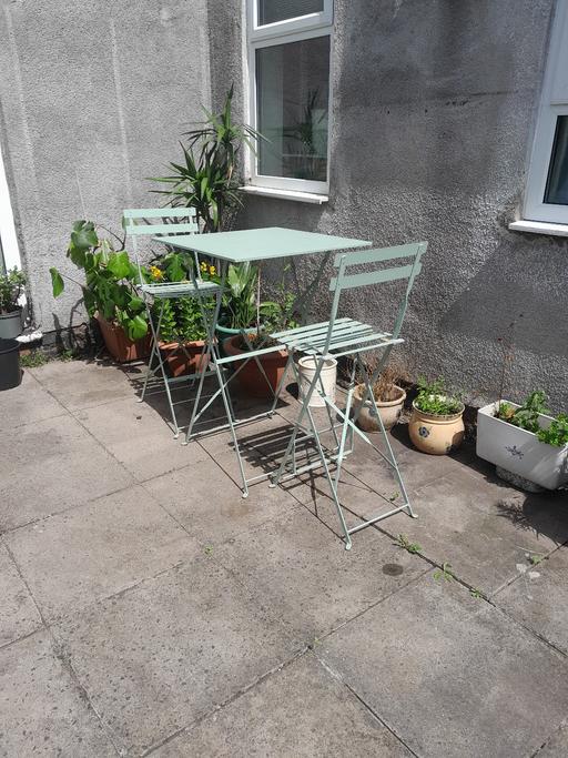  — garden table and 2 chairs