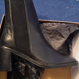 cash on delivery only 
brand new never worn 
Real leather