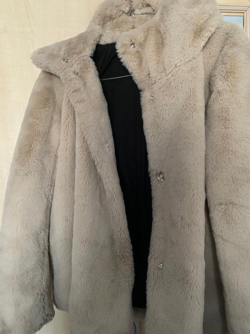 Buy & Sell Bedfordshire Luton - Photos for Faux fur coat with hood